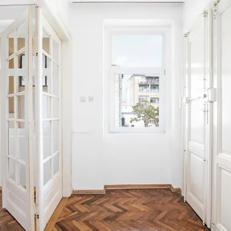 85m Large, Bright And Cozy Bona