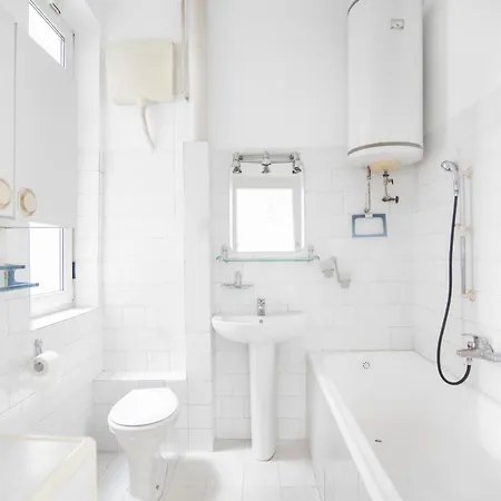 85m Large, Bright And Cozy Bona 公寓 *