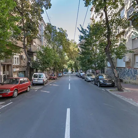 Apartman 85m Large, Bright And Cozy Bona