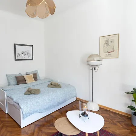 85m Large, Bright And Cozy Bona